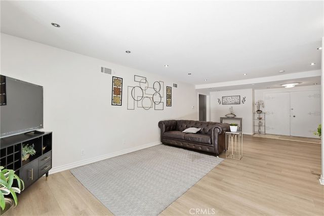 2542 N Pacific, Santa Ana, CA 92706
