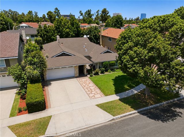 2542 N Pacific, Santa Ana, CA 92706