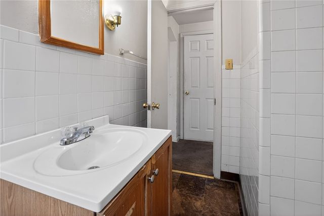 425 Idlewood Rd, Penn Hills, PA 15235