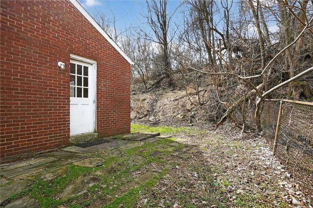 425 Idlewood Rd, Penn Hills, PA 15235