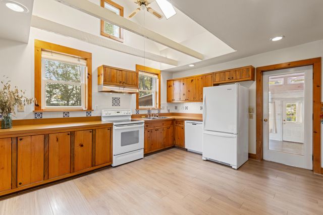 2613 Pine Grove Road, Paris, KY 40361