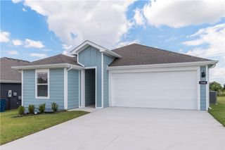 100 NW Granny Smith Street, Highfill, AR 72734