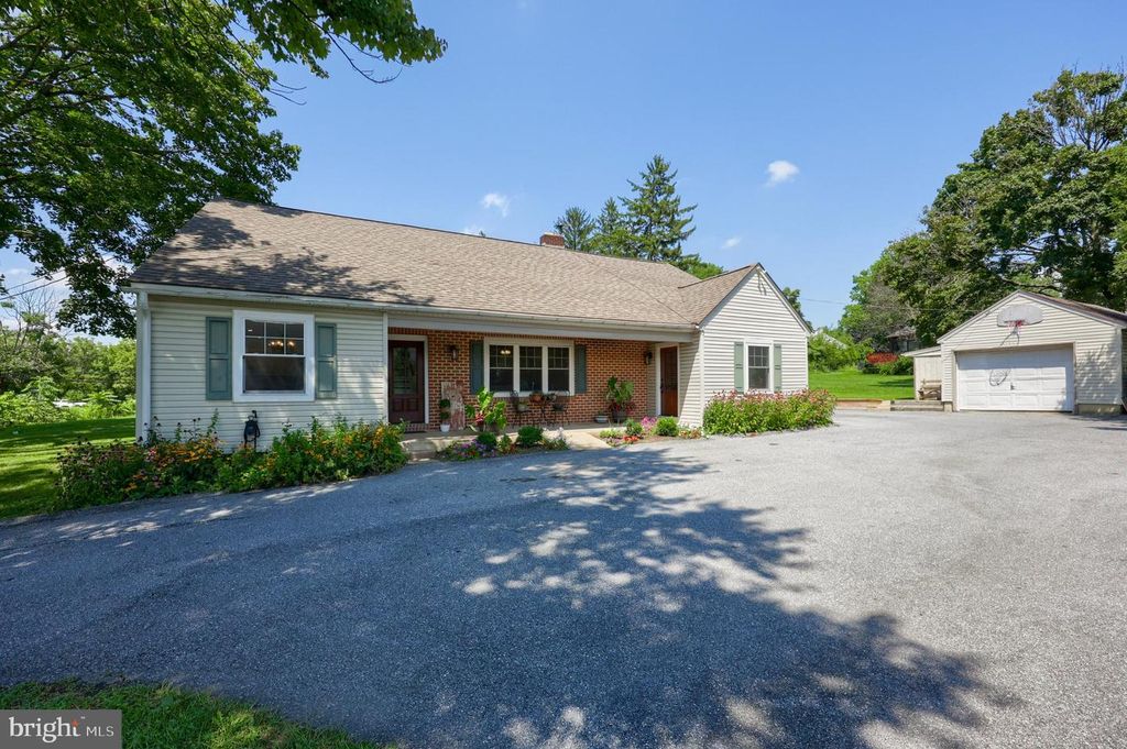 809 FURNACE HILLS PIKE, Lititz, PA 17543