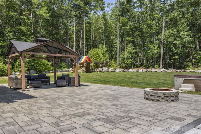 21 Bear Path, Hampton, NH 03842
