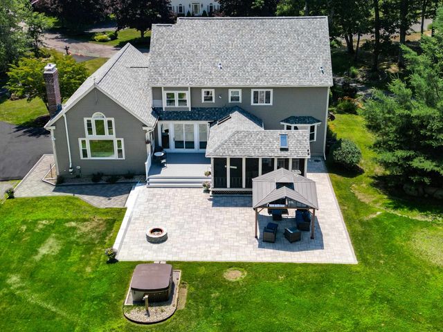 21 Bear Path, Hampton, NH 03842