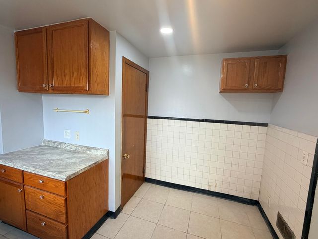 18759 Huntington Avenue, Harper Woods, MI 48225