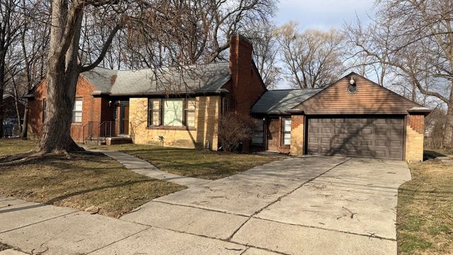 18759 Huntington Avenue, Harper Woods, MI 48225
