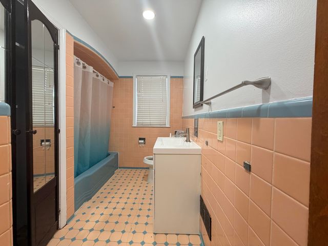 18759 Huntington Avenue, Harper Woods, MI 48225