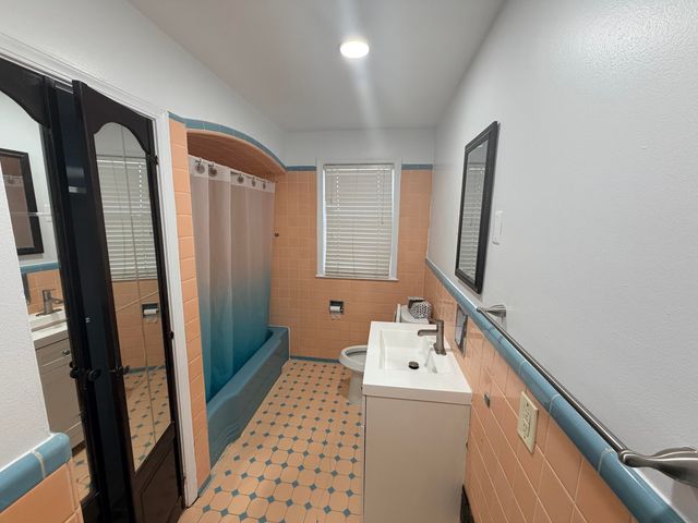 18759 Huntington Avenue, Harper Woods, MI 48225