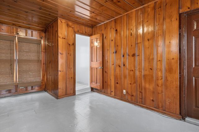 18759 Huntington Avenue, Harper Woods, MI 48225