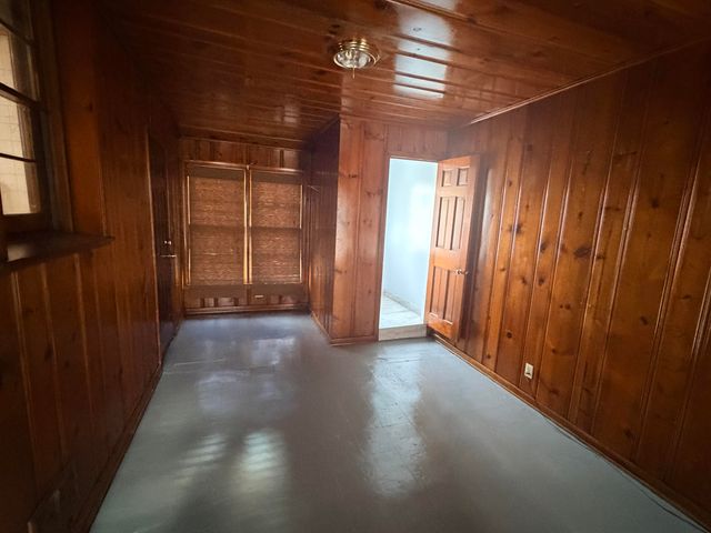 18759 Huntington Avenue, Harper Woods, MI 48225