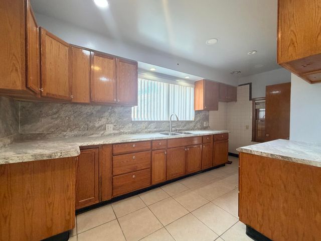 18759 Huntington Avenue, Harper Woods, MI 48225