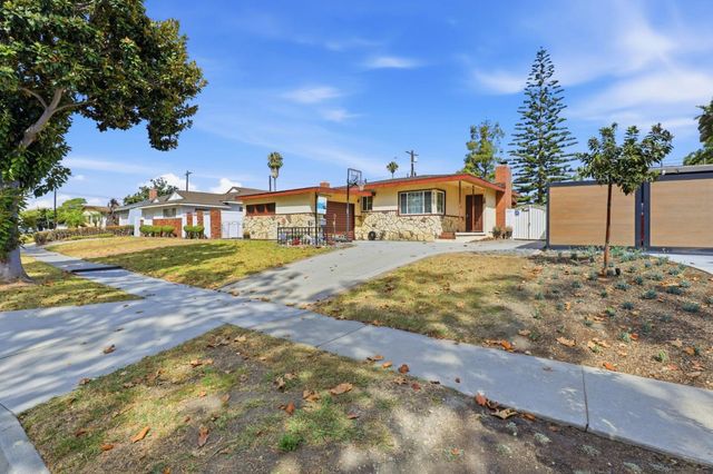 3121 N Los Coyotes Diagonal, Long Beach, CA 90808