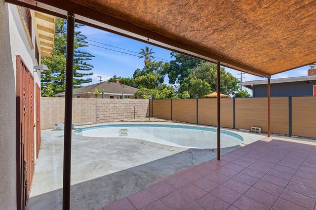 3121 N Los Coyotes Diagonal, Long Beach, CA 90808