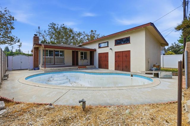 3121 N Los Coyotes Diagonal, Long Beach, CA 90808