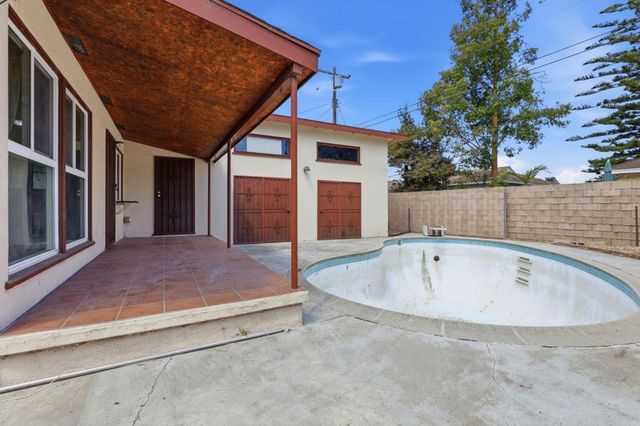 3121 N Los Coyotes Diagonal, Long Beach, CA 90808