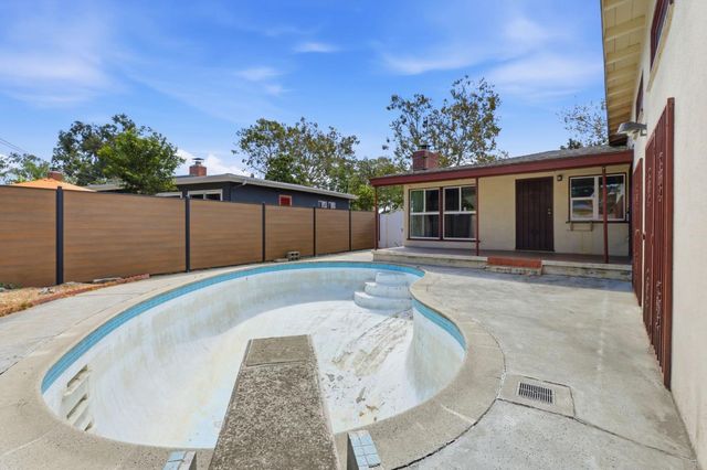 3121 N Los Coyotes Diagonal, Long Beach, CA 90808