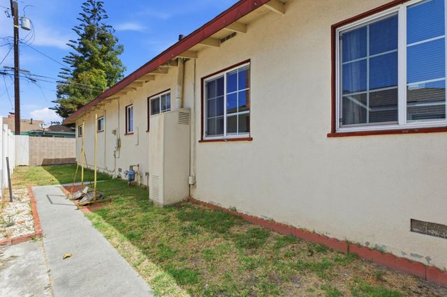 3121 N Los Coyotes Diagonal, Long Beach, CA 90808