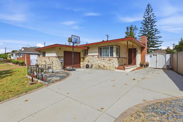3121 N Los Coyotes Diagonal, Long Beach, CA 90808