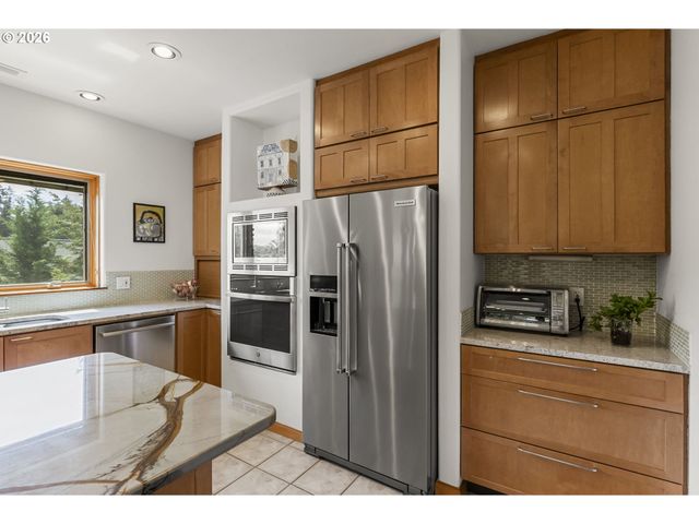 88369 TIMBERLINE Dr, Veneta, OR 97487
