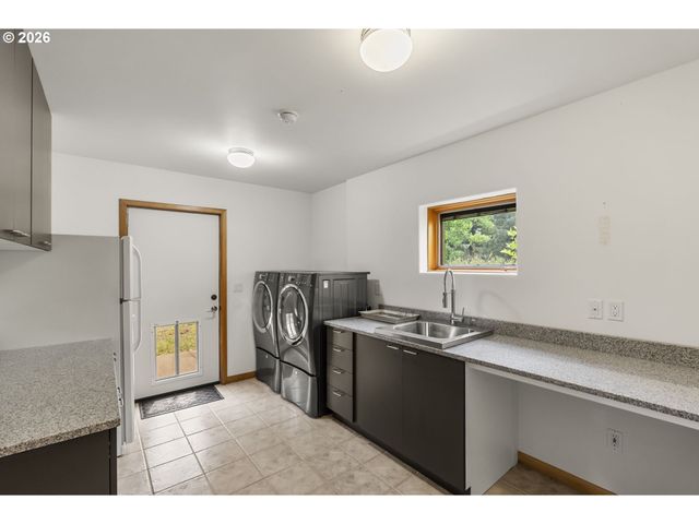 88369 TIMBERLINE Dr, Veneta, OR 97487