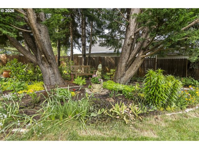 88369 TIMBERLINE Dr, Veneta, OR 97487
