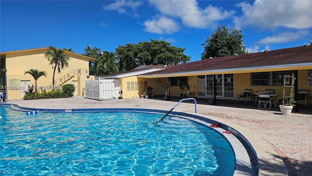 20200 NE 29th Court N213, Aventura, FL 33180
