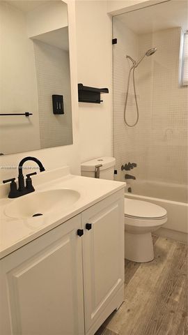 20200 NE 29th Court N213, Aventura, FL 33180