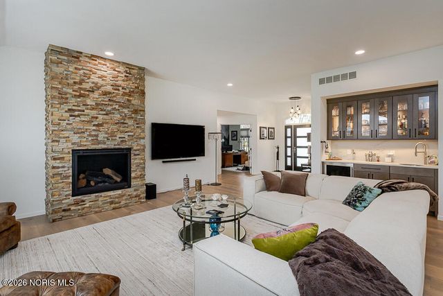 6744 W Meadows Lane, Maumee, OH 43537