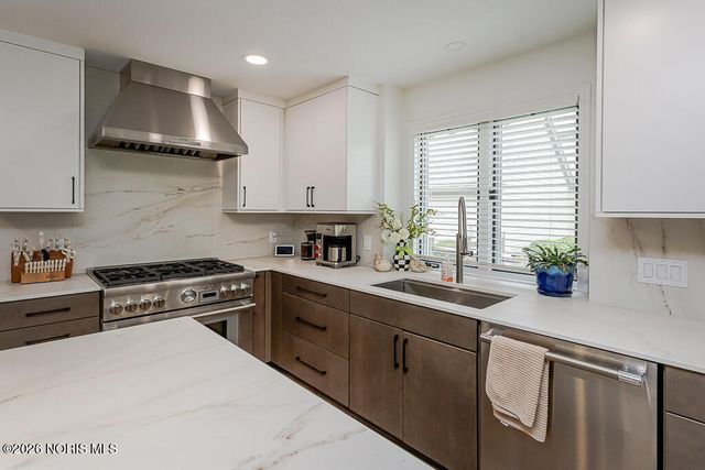 6744 W Meadows Lane, Maumee, OH 43537