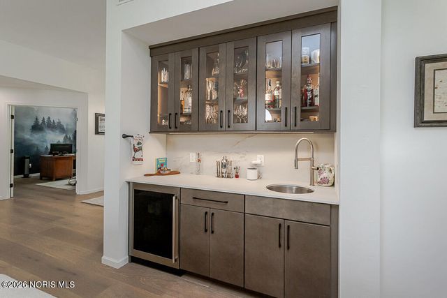 6744 W Meadows Lane, Maumee, OH 43537