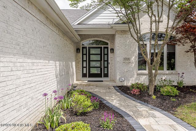 6744 W Meadows Lane, Maumee, OH 43537