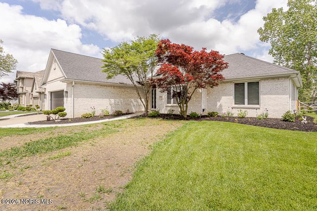 6744 W Meadows Lane, Maumee, OH 43537