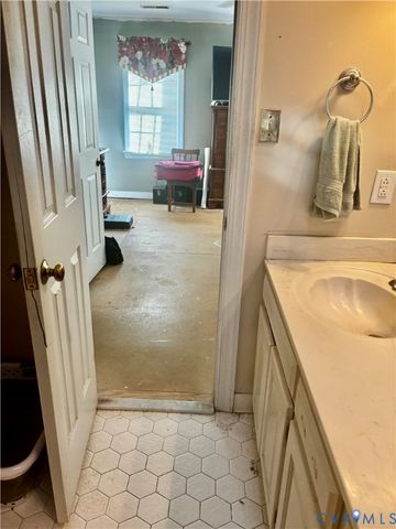 2910 W Waterford Way, Henrico, VA 23233