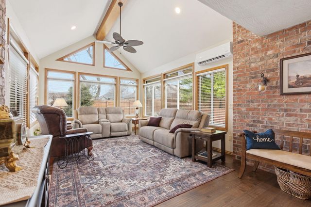 2325 W Camino Alto Street, Springfield, MO 65810