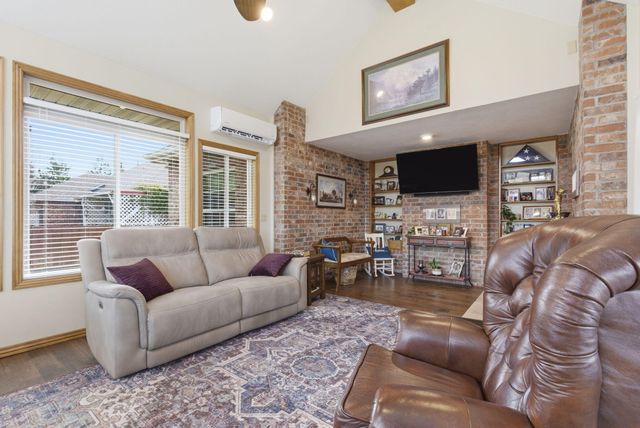 2325 W Camino Alto Street, Springfield, MO 65810