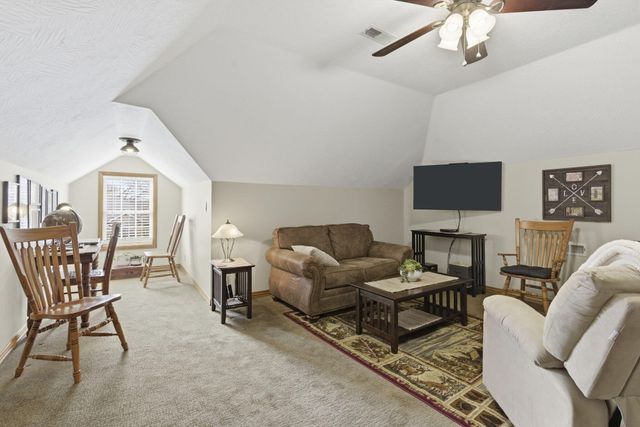 2325 W Camino Alto Street, Springfield, MO 65810