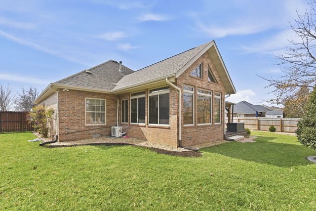 2325 W Camino Alto Street, Springfield, MO 65810