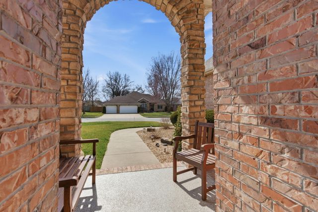 2325 W Camino Alto Street, Springfield, MO 65810