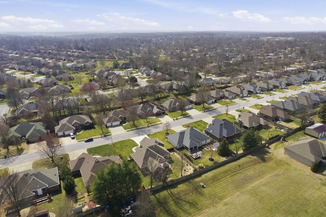 2325 W Camino Alto Street, Springfield, MO 65810