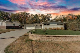 1917 N Edgemoor St, Wichita, KS 67208