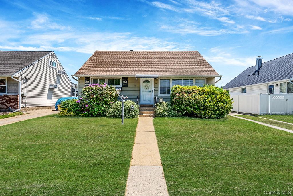 63 Wilfred Boulevard, Hicksville, NY 11801