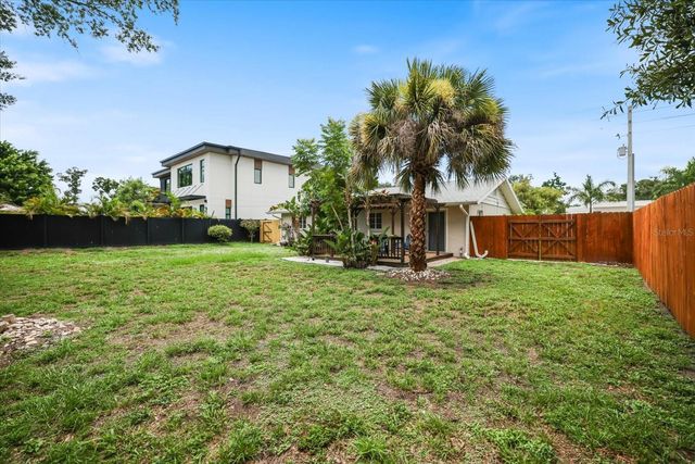 2126 HYDE PARK STREET, Sarasota, FL 34239