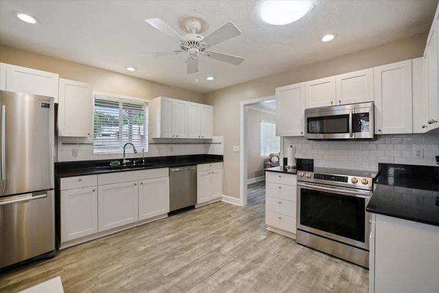 2126 HYDE PARK STREET, Sarasota, FL 34239