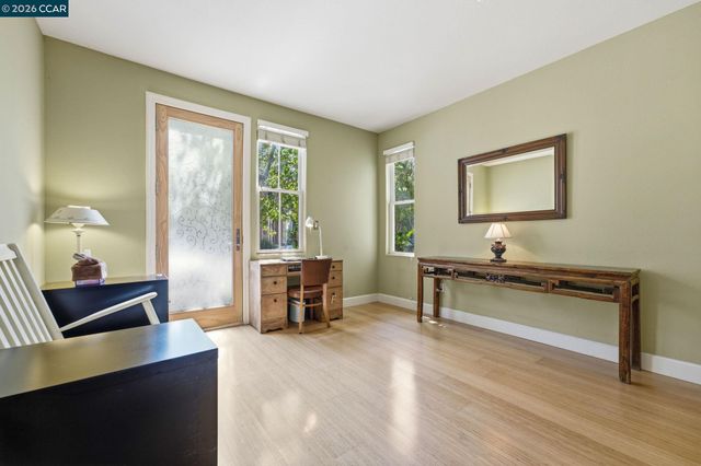 2147 Tsushima St, Hercules, CA 94547