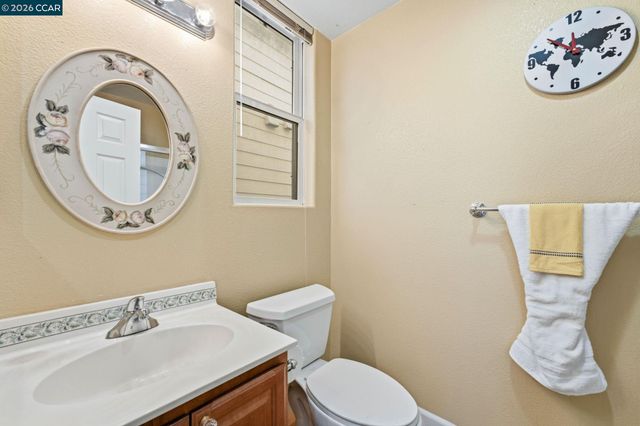 2147 Tsushima St, Hercules, CA 94547