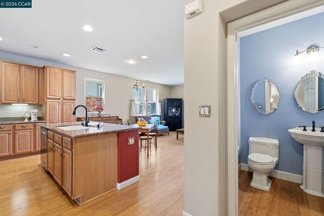 2147 Tsushima St, Hercules, CA 94547