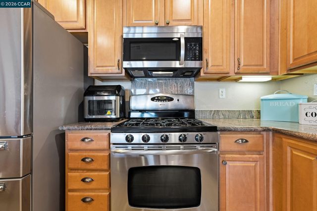 2147 Tsushima St, Hercules, CA 94547