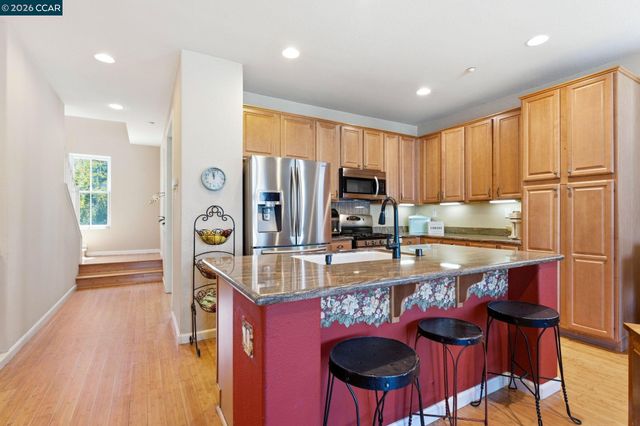 2147 Tsushima St, Hercules, CA 94547