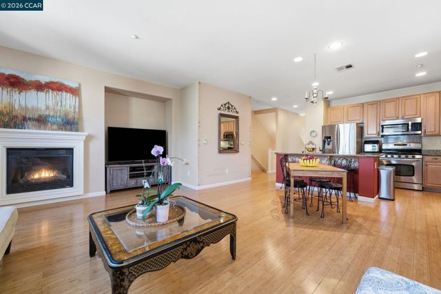 2147 Tsushima St, Hercules, CA 94547